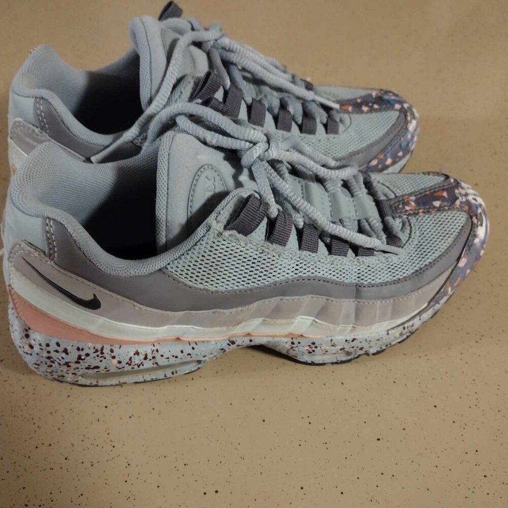 Nike Air Max 95 Confetti 918413-002 (Size 9)